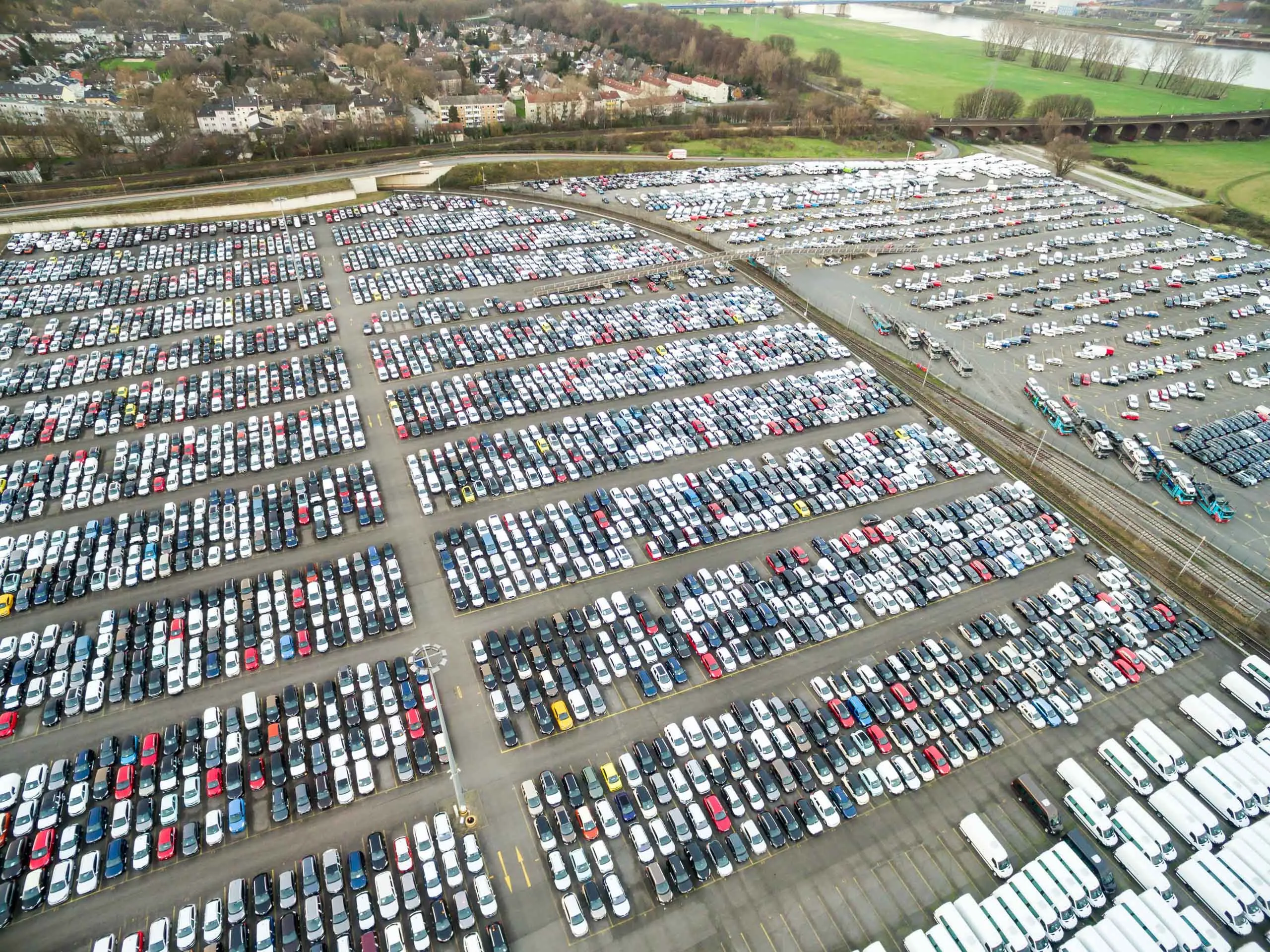 Big parking lots. Переполох на парковке. Big parking. Car in the parking lot. Big Size parking lot.